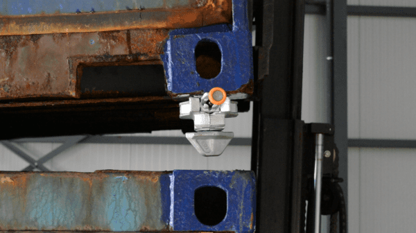 Semi Automatic Twistlock IF-56