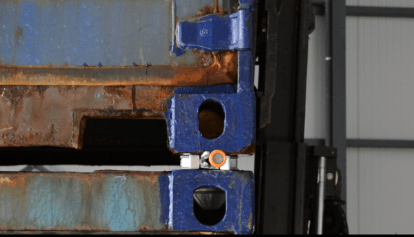 Semi Automatic Twistlock IF-56